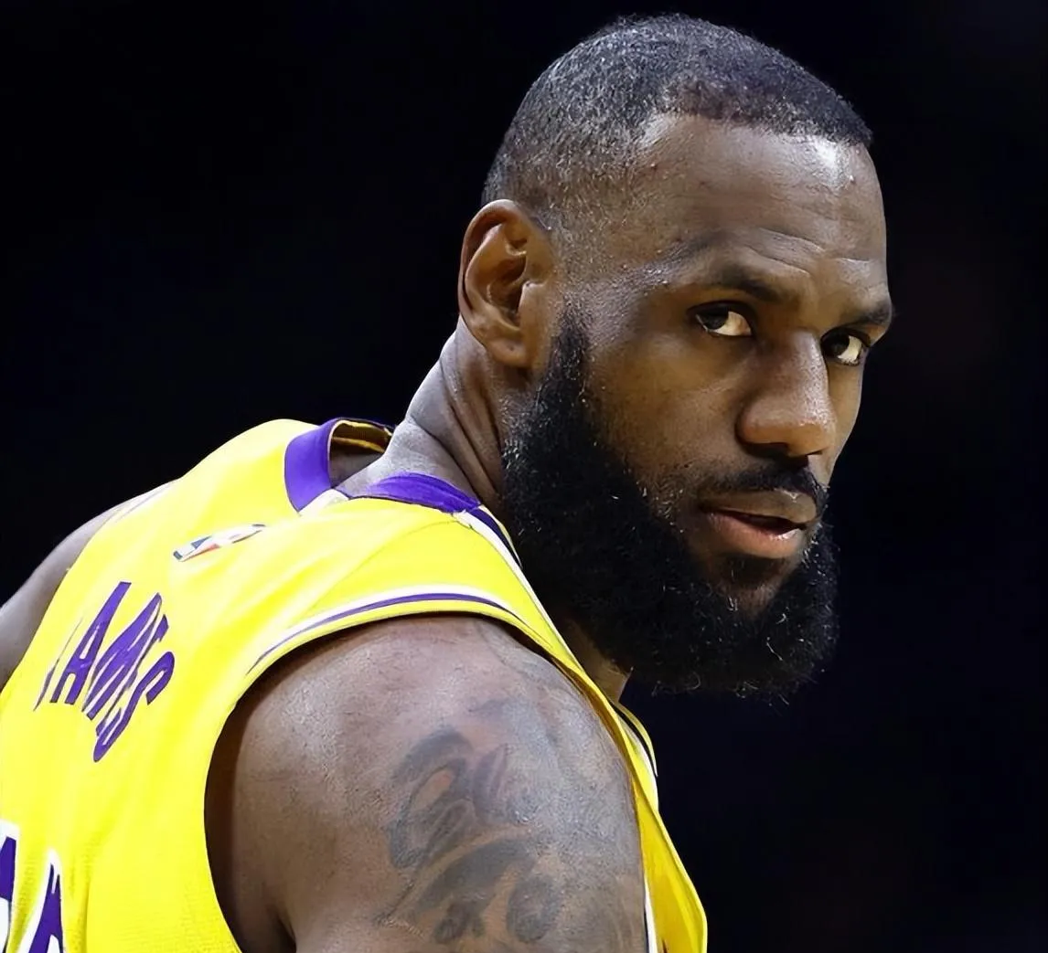 随机詹姆斯连续十二场比赛得分超过反败为胜，切尔西不断突破！的简单介绍